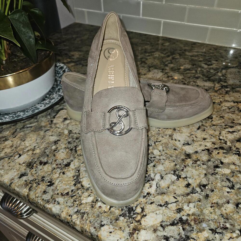 Sam & Libby Ladies 9.5 Skylar Suede Loafer Taupe